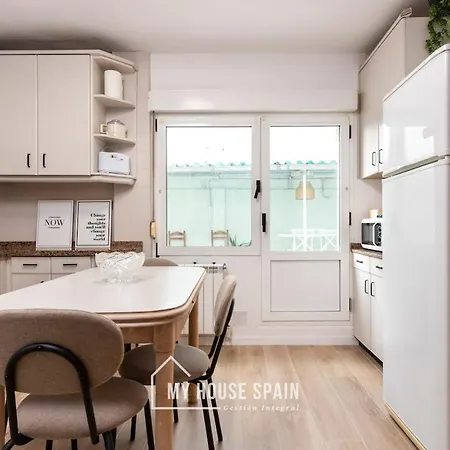 Myhousespain - Piso Reformado Con Patio Privado * Gijón