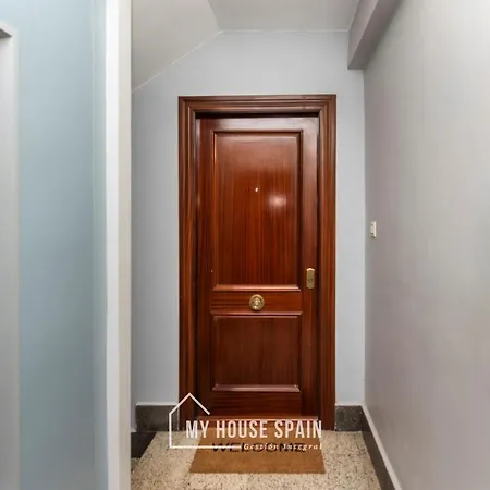 Myhousespain - Piso Reformado Con Patio Privado * Gijón